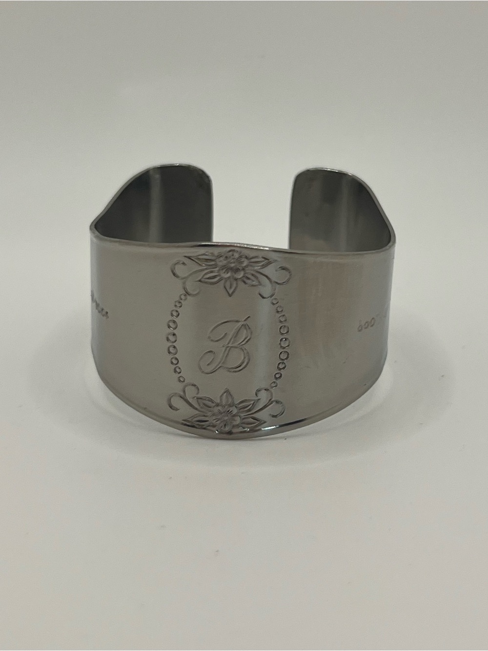 New Custom Craft Stainless Steel Napkin Rings Set of 8 Monogrammed B Floral